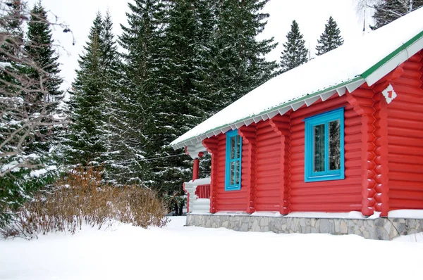 Drewniany Dom Lesie Zimą Chelyabinsk Zyuratkul 2019 — Zdjęcie stockowe