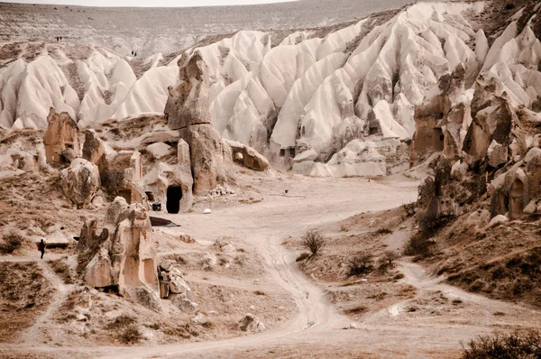 Widok na unikalny wulkaniczny krajobraz Kapadocji — Zdjęcie stockowe