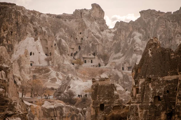 Widok na unikalny wulkaniczny krajobraz Kapadocji — Zdjęcie stockowe