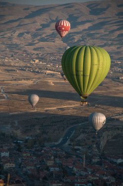  Gökyüzünde yolcu ile Balonlar 