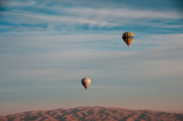 空に乗客と風船 — ストック写真