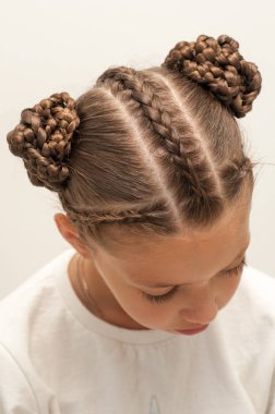 Güzel saç bir kız üzerinde difan 