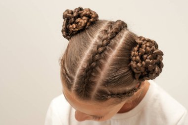 Güzel saç bir kız üzerinde difan 