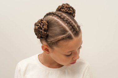 Güzel saç bir kız üzerinde difan 