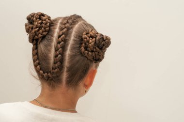 Güzel saç bir kız üzerinde difan 