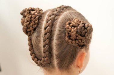 Güzel saç bir kız üzerinde difan 