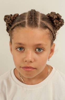 Güzel saç bir kız üzerinde difan 