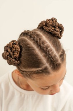 Güzel saç bir kız üzerinde difan 