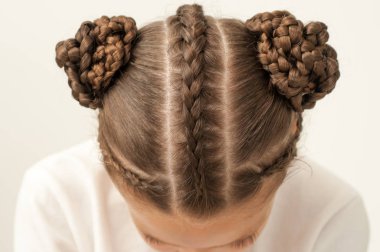 Güzel saç bir kız üzerinde difan 