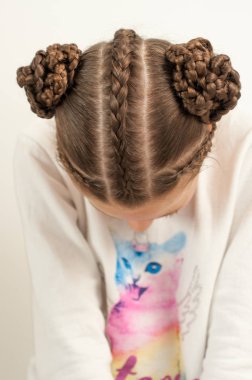 Güzel saç bir kız üzerinde difan 