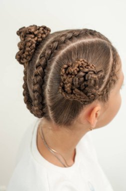 Güzel saç bir kız üzerinde difan 