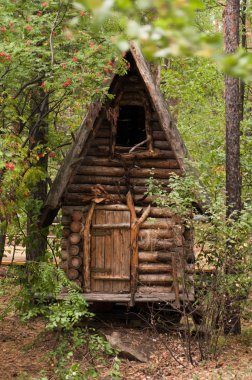 Parkta Baba Yaga'nın masalsı evi