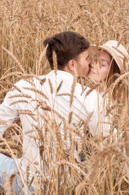 Buğday Tarlasında Aşk Hikayesi