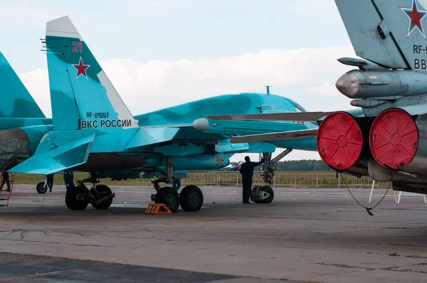 Russische blauwe militaire vliegtuigen — Stockfoto