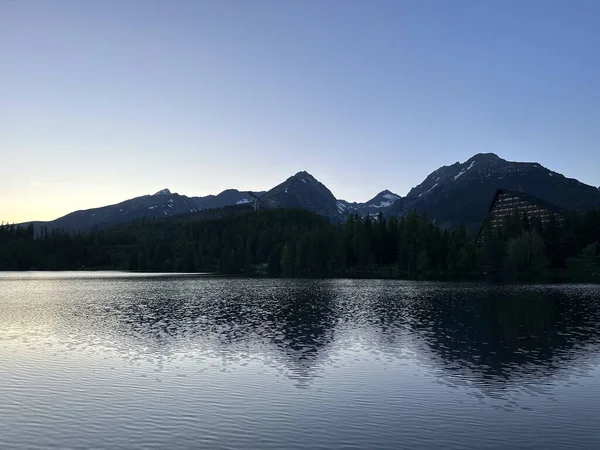 Gölde güzel bir gün batımı.