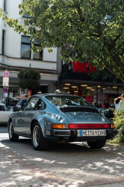 Heiligenhaus, NRW, Almanya. 7 Eylül 2025 Porsche Carrera 911 ikinci nesil. Eski zaman buluşması.