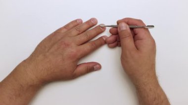 Manikürü kendimiz yaparız. Kişisel bakım tırnakları. İzole edilmiş 