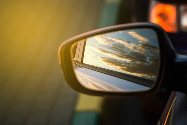 Atardecer Paisaje Azul Reflejan Espejo Coche — Foto de Stock