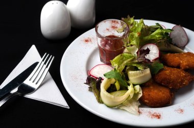 Sebze ve garnitür ile domuz eti biftek