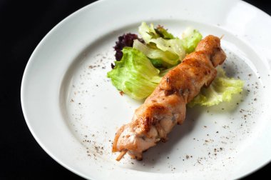 Sebze ve garnitür ile domuz eti biftek