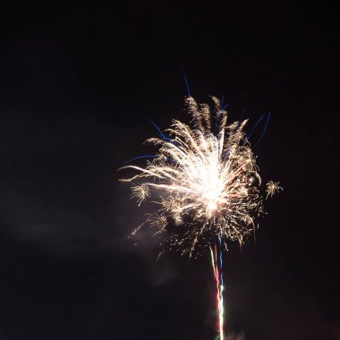 Festival selam görkemli. Havai fişek piroteknik