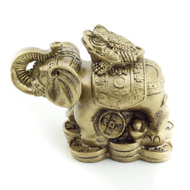 Bronz fil ve bir beyaz adam bir kurbağaya