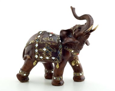 Fil Feng Shui sahip üç ana özellikleri istikrar, güvenilirlik ve su kuyusu-varlık vardır. Usta, bu doktrin, pratik, Odaya bulunan bir fil figürü bir re olarak sadece iyi şanslar çekmek mümkün iddia