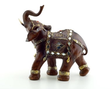 Fil Feng Shui sahip üç ana özellikleri istikrar, güvenilirlik ve su kuyusu-varlık vardır. Usta, bu doktrin, pratik, Odaya bulunan bir fil figürü bir re olarak sadece iyi şanslar çekmek mümkün iddia