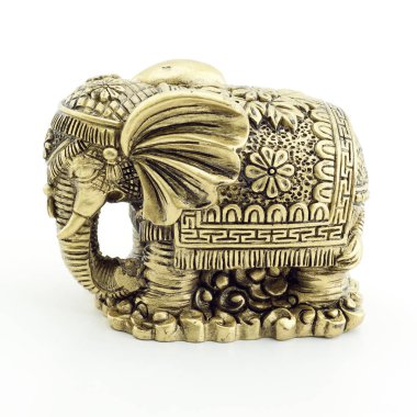 Fil Feng Shui sahip üç ana özellikleri istikrar, güvenilirlik ve su kuyusu-varlık vardır. Usta, bu doktrin, pratik, Odaya bulunan bir fil figürü bir re olarak sadece iyi şanslar çekmek mümkün iddia