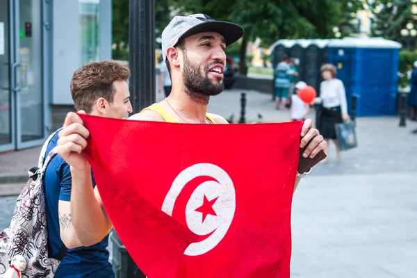 Nizhny Novgorod, Rusya Federasyonu-Haziran 24, 2018: futbol hayranları geldi Nijniy Novgorod için Dünya Kupası için. Hayranları onların countr temsil eder.