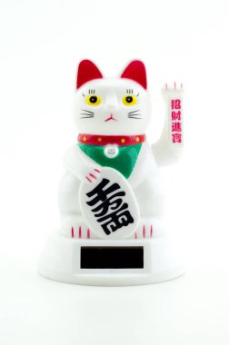 Kedi Maneki-Neko güneş paneli üzerindeki beyaz adam ile