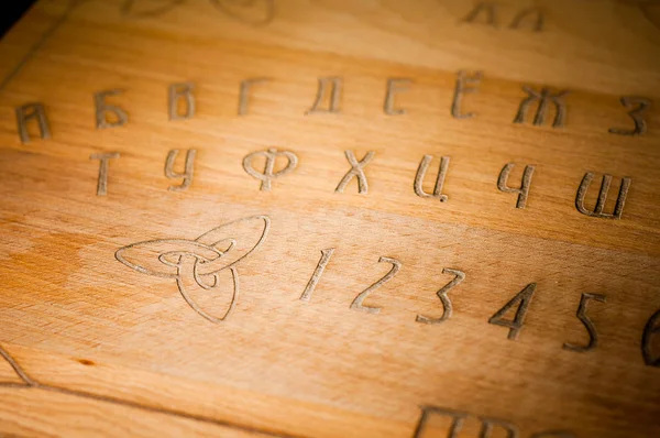 Tabuleiro Ouija Amarelo Fundo Preto — Fotografia de Stock