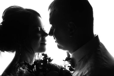 Gelin ve damat üzerinde beyaz adam genç çift