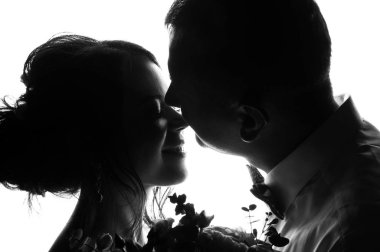 Gelin ve damat üzerinde beyaz adam genç çift