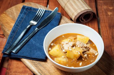 Tavuk ve patates, Tay cuisin ile sebze çorbası