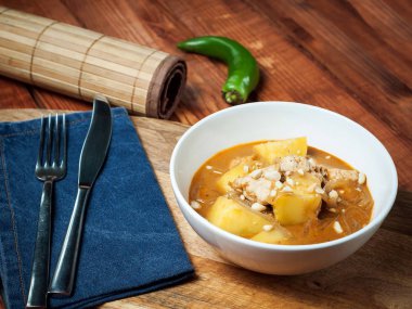 Tavuk ve patates, Tay cuisin ile sebze çorbası