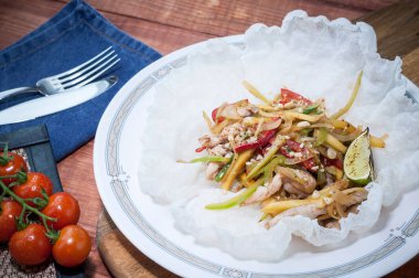 et salatası tavuk, Tay cuisin ile