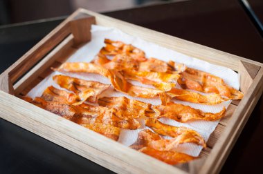 Petrol derin frye kaynar suda yemek