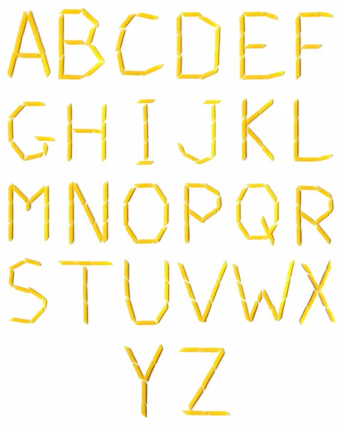 Lettres isolées de l'alphabet faites par les pâtes — Photo