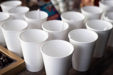 Boş kahve bardağı çay veya kahve bir olay olarak hizmet etmek için bir grup 