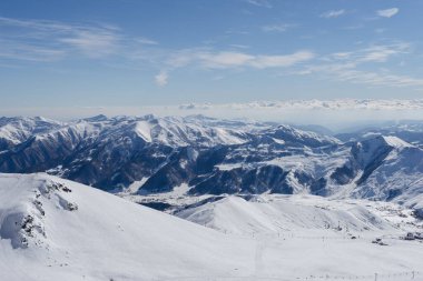 Gudauri kayak merkezi, Gürcistan 'daki Kafkasya dağında kayak.