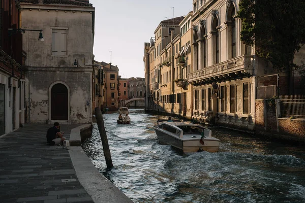 Венеция Италия Августа 2016 Года Катание Лодках Каналу Венеции Италия — стоковое фото