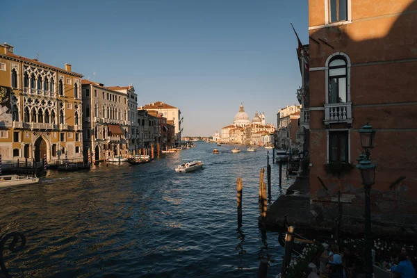Венеция Италия Августа 2016 Года Лодки Едут Гранд Каналу Закате — стоковое фото