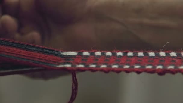 Plan Macro Une Ceinture Traditionnelle Tout Étant Tissé — Video