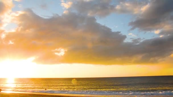 Силует подорожі Sunset природи туристів пляжу моря — стокове відео