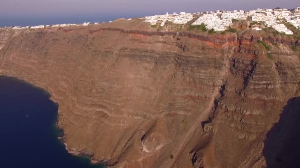 Небольшая деревня Имеровигли на острове Санторини — стоковое видео