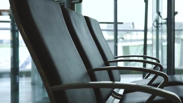 Seats in the waiting room in the airport, people come to the airport — Stock Video