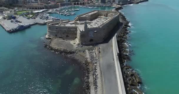 Vista aérea sobre o tiro da fortaleza de Koules venetian famosa em Heraklion, Crete, Greece — Vídeo de Stock