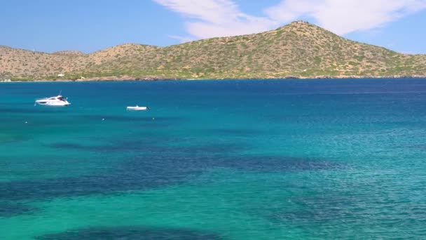 Greece Island 4K Travel Video. Boat Blue Water Ocean Sea Coast. Yachting Video — Stock Video