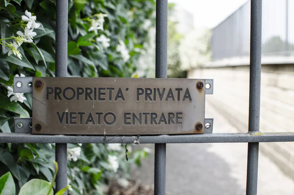 Sign on the metal fence \